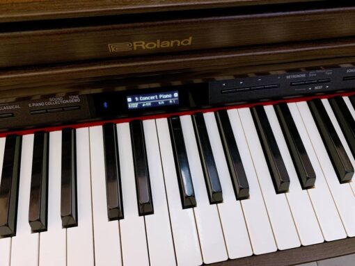 Roland LX7 4