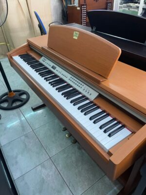 yamaha clp 130C 2