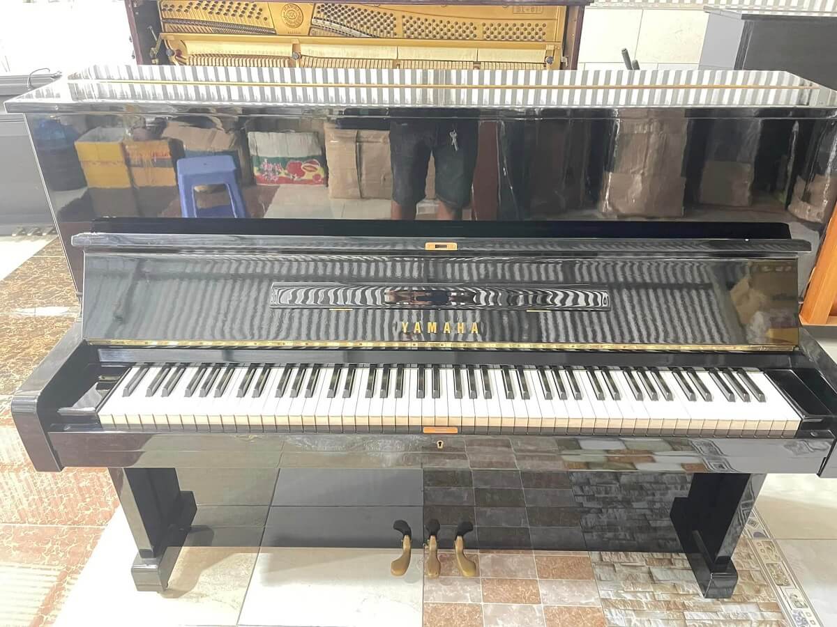 piano co yamaha U1E 2