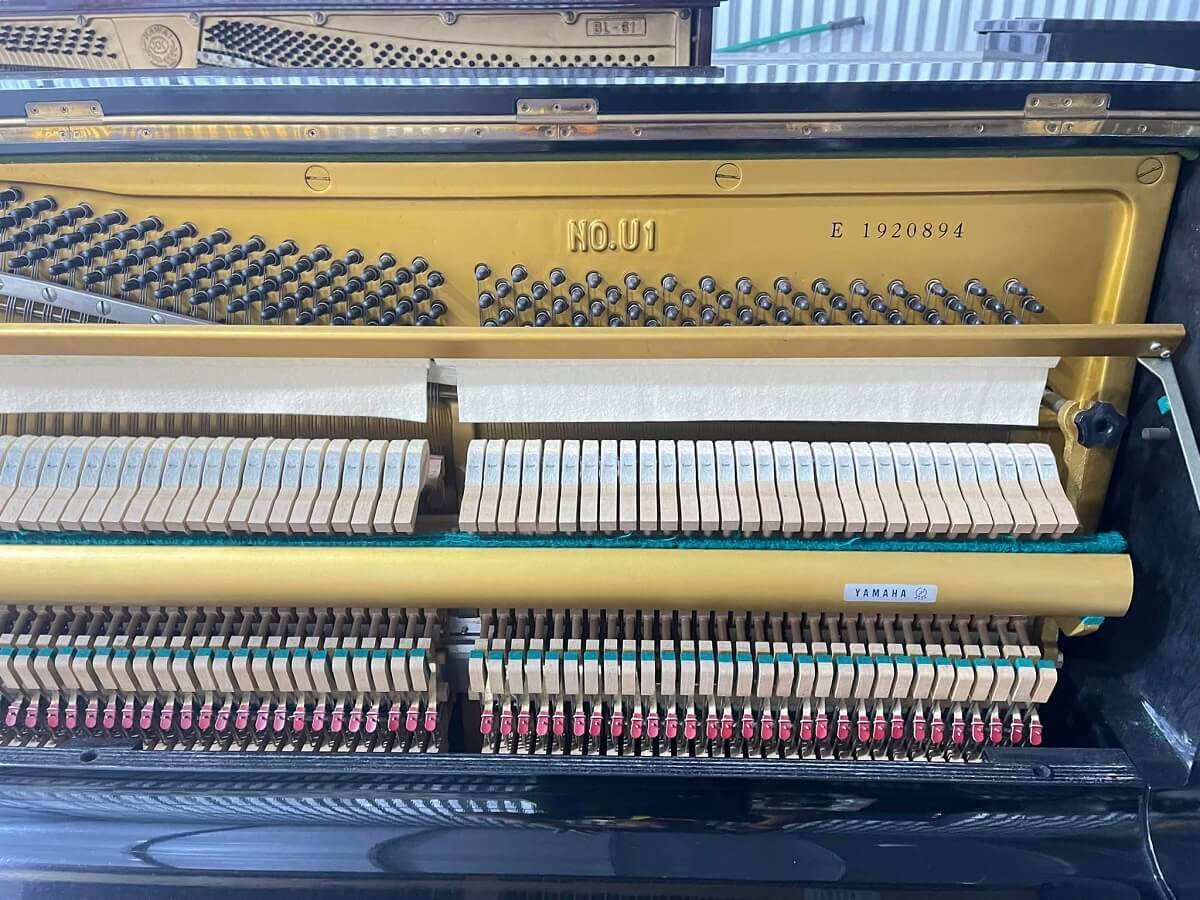piano co yamaha U1E 3