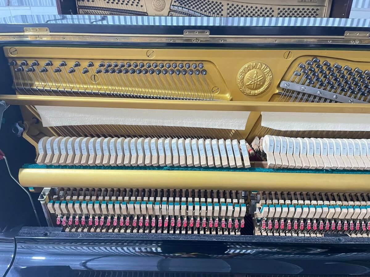 piano co yamaha U1E 4