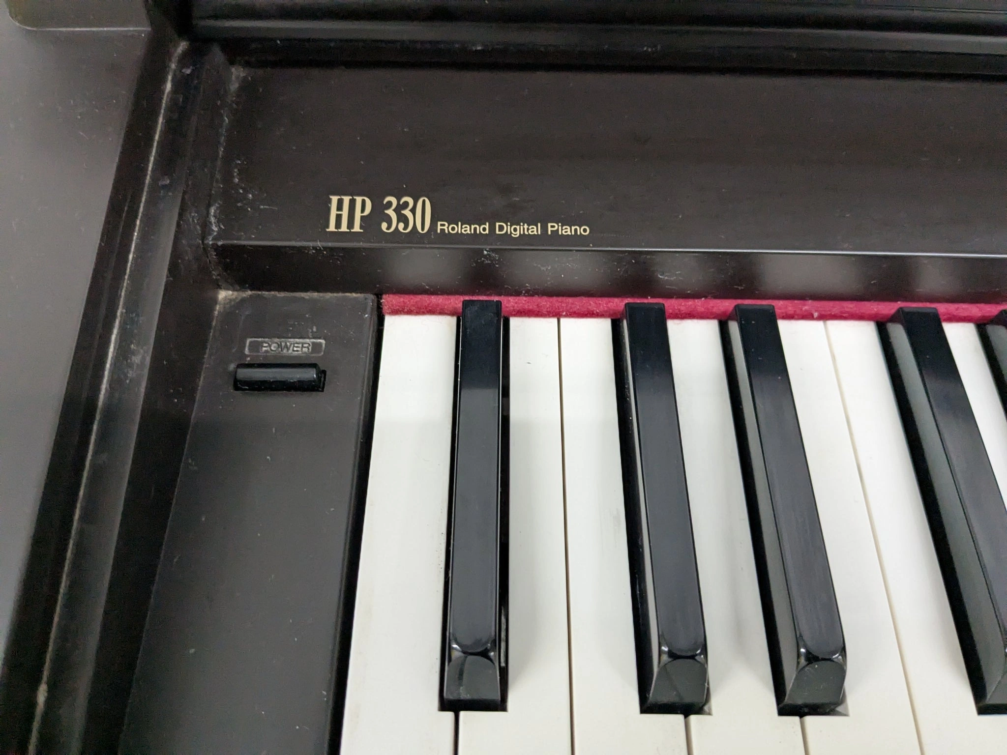 roland-hp-330-am-chuan-cam-giac-phim-tot-1 roland-hp-330-am-chuan-cam-giac-phim-tot-1