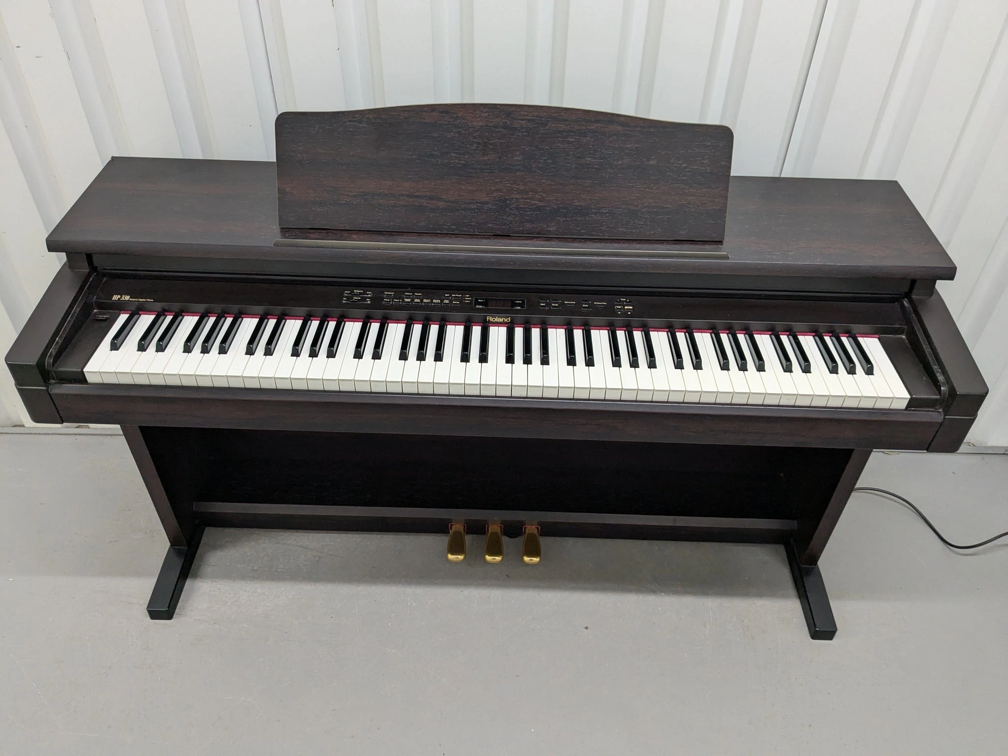 roland-hp-330-am-chuan-cam-giac-phim-tot-2 roland-hp-330-am-chuan-cam-giac-phim-tot-2