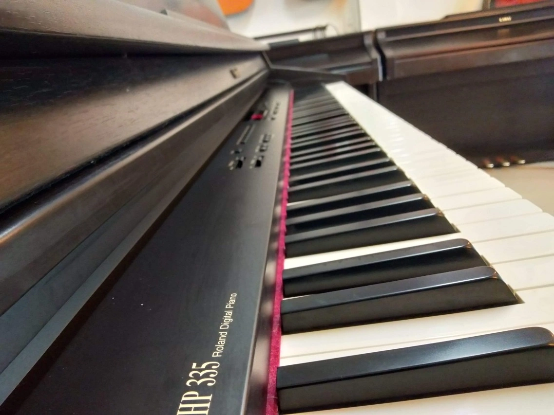 Roland HP-335 roland-hp-335-lua-chon-piano-dien-cao-cap-1