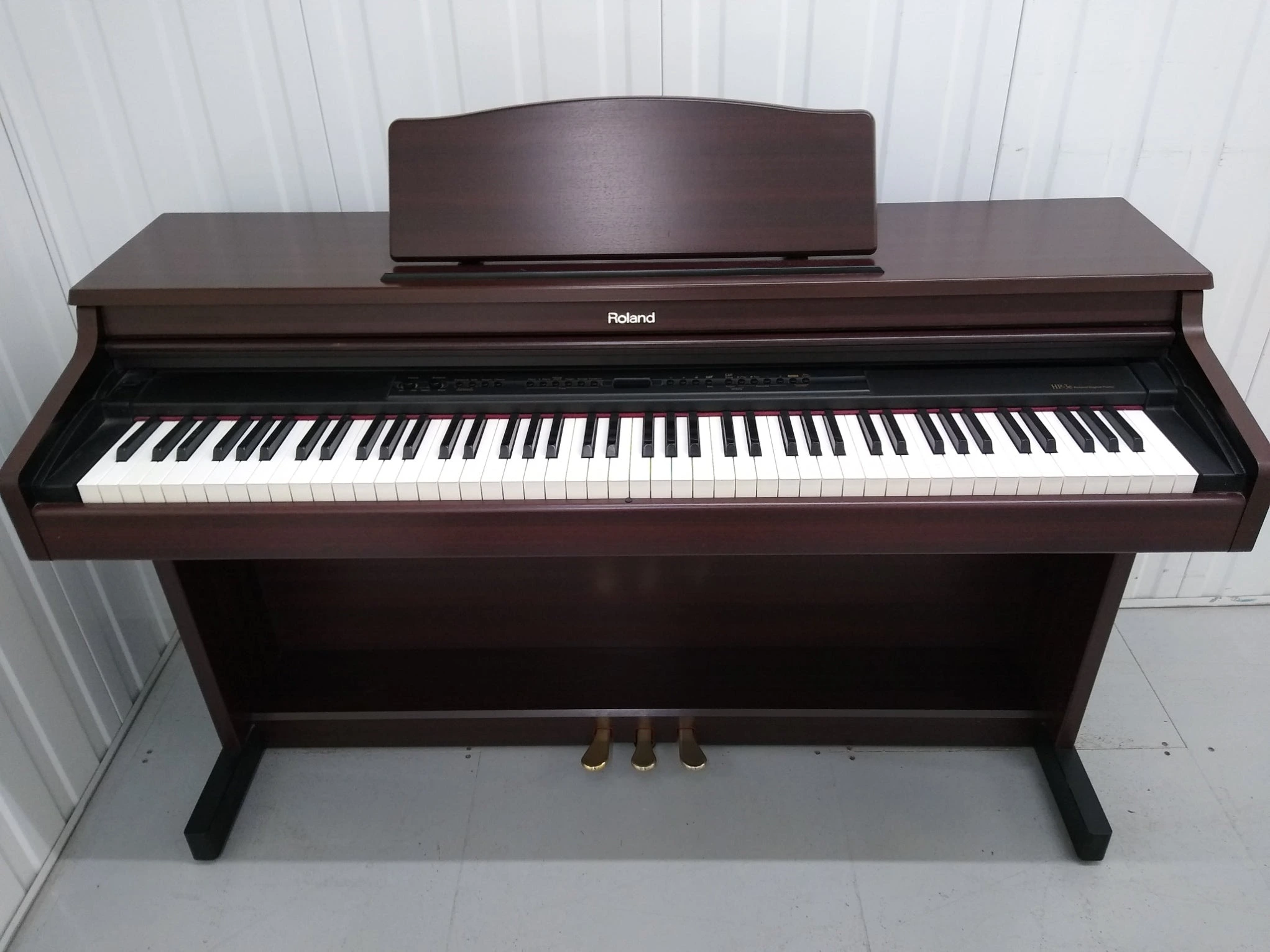 Roland HP-3 Roland HP-3 giá tốt cho người mới chơi đàn