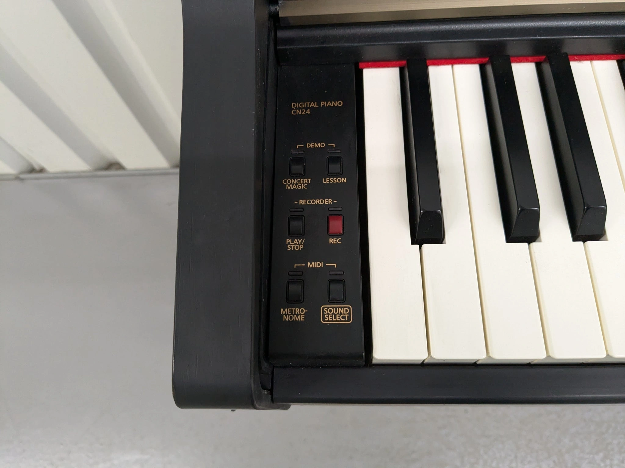 Kawai CN-24 Kawai CN-24