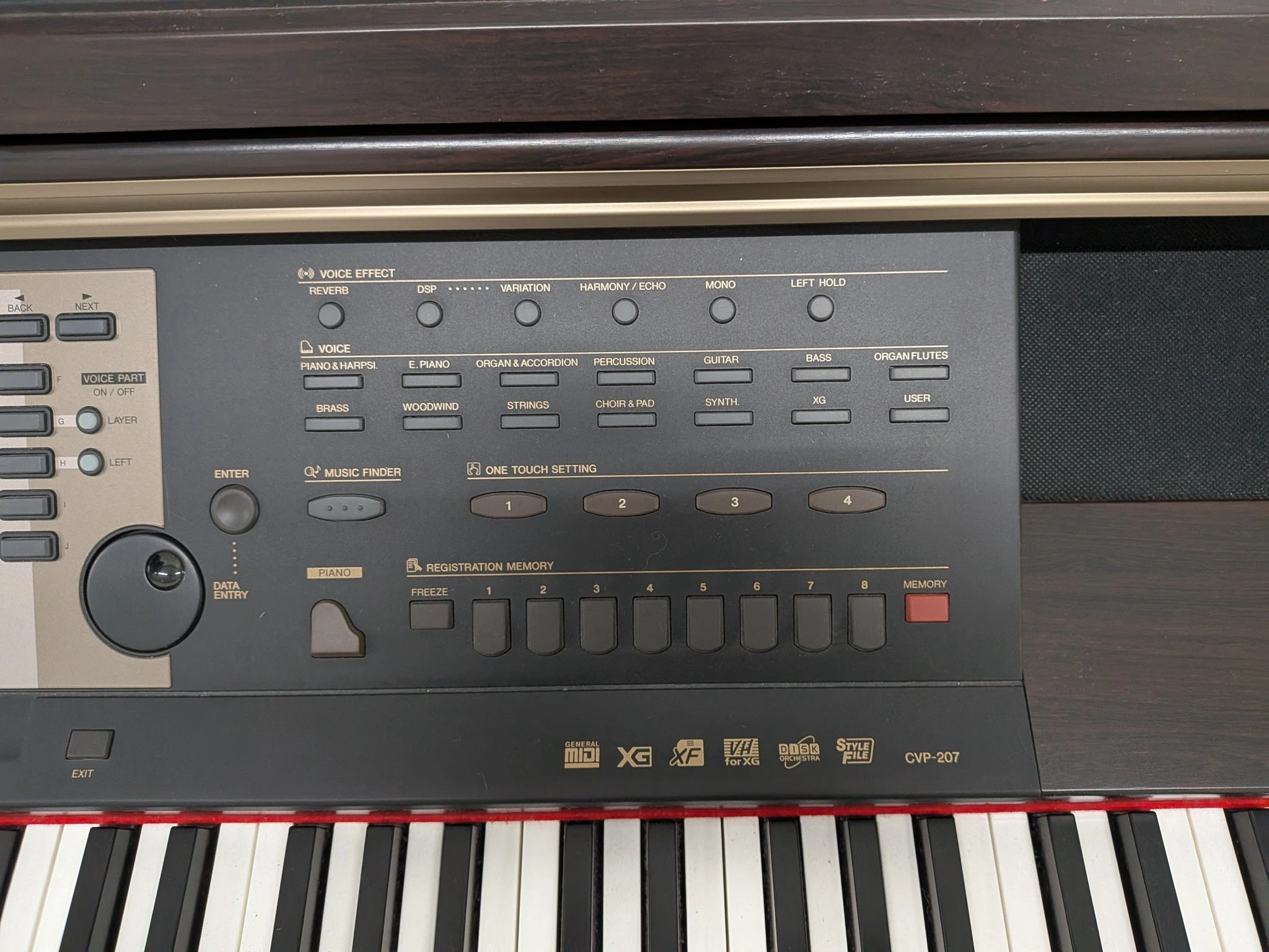 Yamaha CVP-207