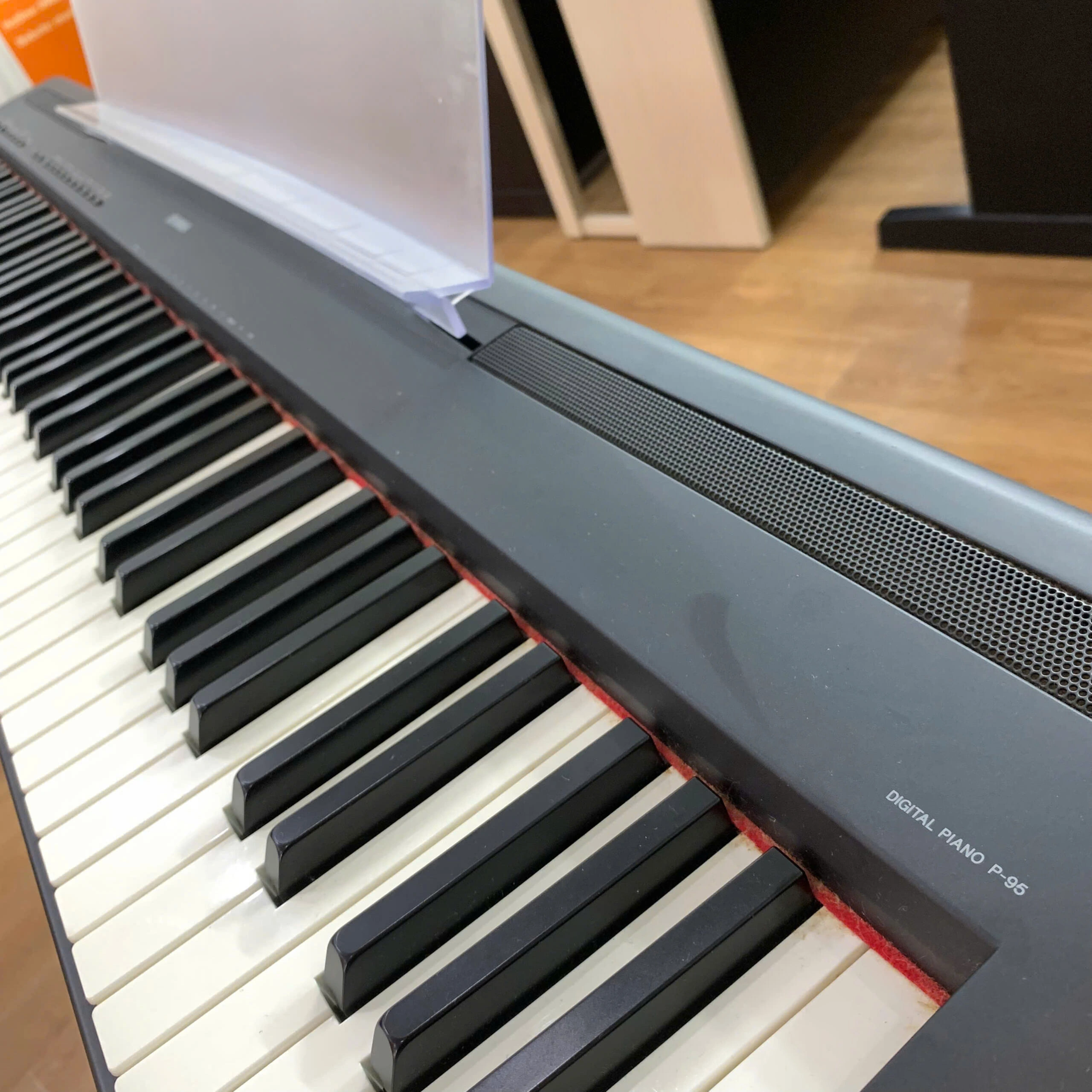 Yamaha P-95 – Piano Điện Gọn Nhẹ Cho Người Mới 2 Yamaha P-95 Piano Điện Gọn Nhẹ Cho Người Mới